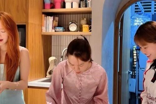 Cận cảnh căn bếp triệu đô của Phạm Quỳnh Anh, đặc biệt nhất ở chiếc tủ lạnh