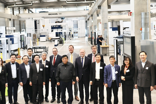 Phó Thủ tướng đề nghị 'ông lớn' công nghệ cao của Đức mở rộng đầu tư tại Việt Nam