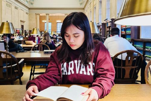 Cô gái Việt 25 tuổi nhận thư mời từ cả Harvard và Oxford