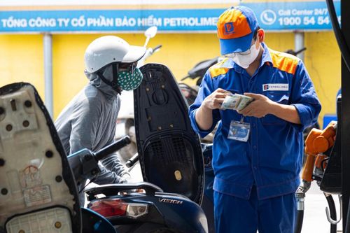Giá xăng giảm xuống dưới 30.000 đồng/lít