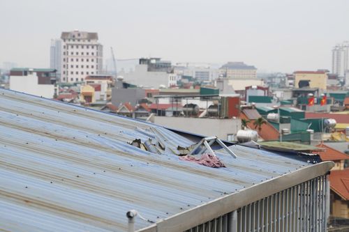 Cận cảnh lối thoát hiểm trên mái nhà cứu 7 người trong vụ cháy ở Hà Nội