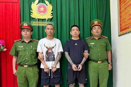 Bắt 2 người đi xe bán tải chửi bới, hành hung người đi xe máy ở TP.HCM