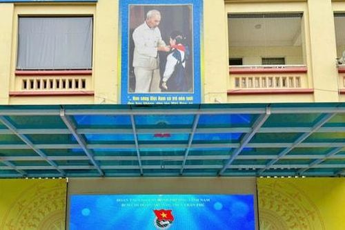 Phường Lĩnh Nam kết nạp đoàn viên mới dịp thành lập Đoàn