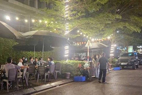 Xuân Đỉnh lại 'nóng' chuyện lấn chiếm vỉa hè, lòng đường