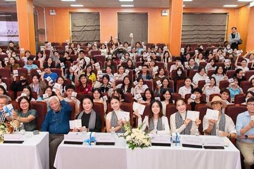 Các hoa hậu, nghệ sĩ lan tỏa tri thức và khát vọng tại Hành trình từ trái tim