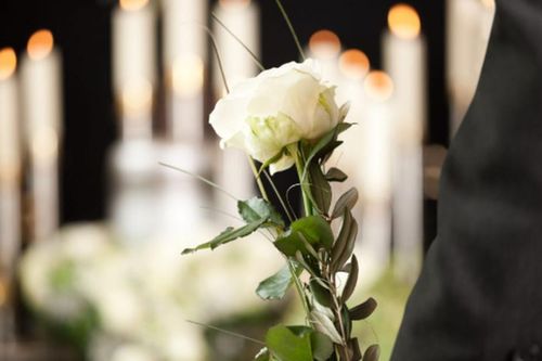 Sau khi đi đám tang về nhà nên làm gì để xua hết âm khí