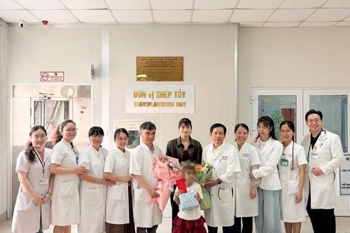 Cứu sống bệnh nhi 7 tuổi nhờ ghép tế bào gốc từ chị ruột