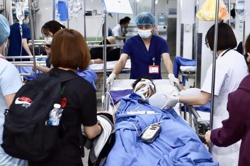 Sau cánh cửa cấp cứu (1): Chạy đua với thời gian để cứu người