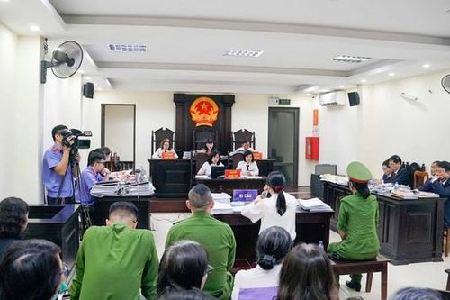 Cựu hiệu trưởng thu quá một tỷ đồng tiền học thêm bị đề nghị 4-5 năm tù