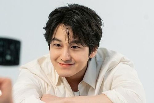 Diễn viên 'Vườn sao băng' Kim Bum trở lại Việt Nam