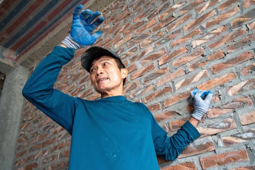 Nhóm thợ lặng lẽ về nhà sau khi cứu 7 người thoát biển lửa ở Lĩnh Nam