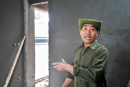 Nhóm thợ giải cứu 7 người mắc kẹt trong đám cháy rồi lặng lẽ rời đi