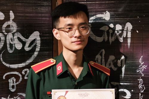 Chân dung chàng trai 25 tuổi được phong hàm thượng úy