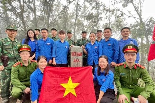 Sôi nổi 'Tháng Ba biên giới' ở Nghệ An