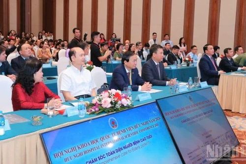Chăm sóc toàn diện người cao tuổi trong bối cảnh già hóa dân số