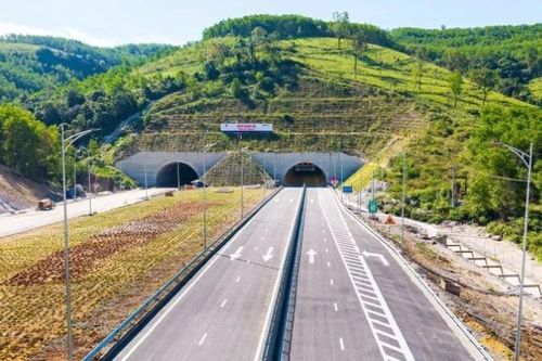 Hơn 200km đường cao tốc xây xong vẫn 'nằm chờ' ngày khai thác