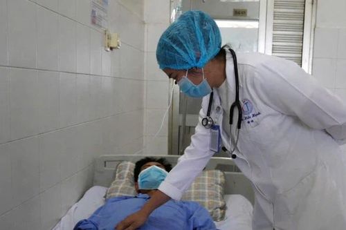 Phẫu thuật nội soi lấy xương cá dài khoảng 3cm đâm vào đường mật bệnh nhân