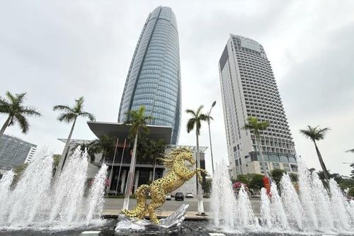 Hoàn thành trang trí lại 2 linh vật Kim mã Hợp nhất và Kim mã 4.0 trước ngày 28-3