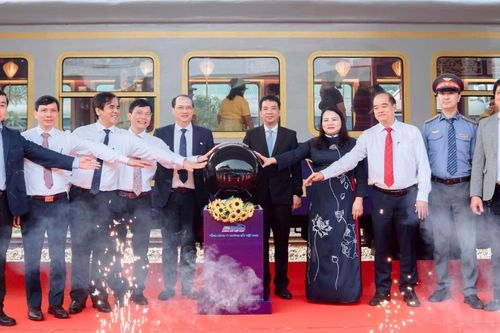 Tàu di sản đổi diện mạo, Ga Huế thành điểm du lịch