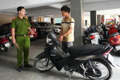 CSGT Huế bắt nóng kẻ trộm xe máy khi đang lưu thông