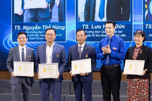 Bốn cá nhân tiêu biểu của Học viện Tài chính nhận phần thưởng cao quý nhất của Trung ương Đoàn