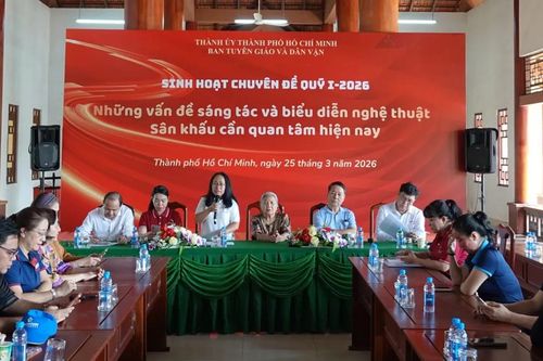 Nghệ sĩ sân khấu thành phố hội ngộ tại Chiến khu Đ
