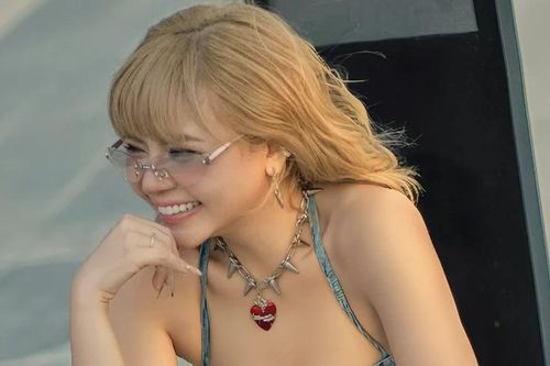 Chủ nhân ca khúc Việt đang gây sốt toàn cầu: 'Tôi chật vật làm MV 40 triệu đồng'