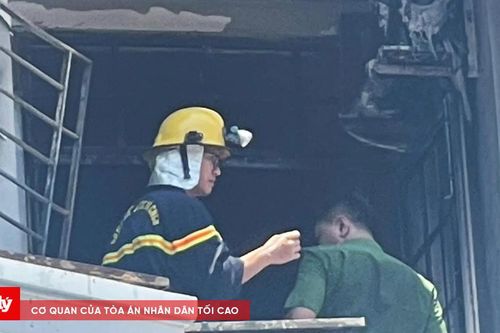 Cứu cụ già thoát khỏi đám cháy lớn