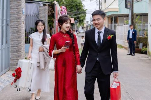 Chú rể Quảng Ninh đến Đà Nẵng rước dâu bằng máy bay gây sốt