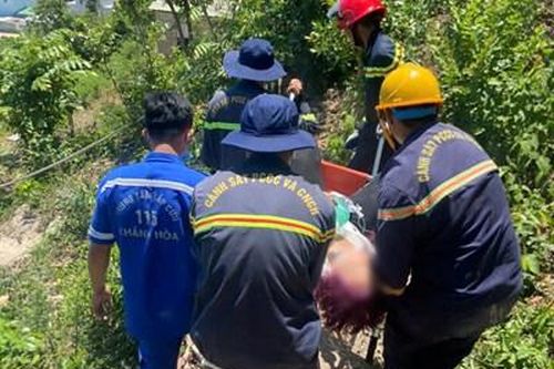 Huy động lực lượng giải cứu nữ du khách nước ngoài kiệt sức khi leo núi Cô Tiên giữa trưa