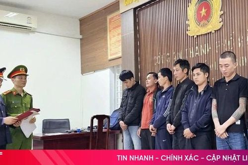 Triệt phá sới 'xóc đĩa' trong trang trại lợn, khởi tố 17 bị can