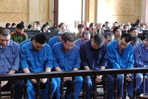 12 bảo vệ lãnh án vì tự ý thu tiền đường trong khu công nghệ cao