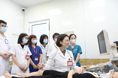Có nên tạo cơ chế để bác sĩ nghỉ hưu tiếp tục cống hiến?