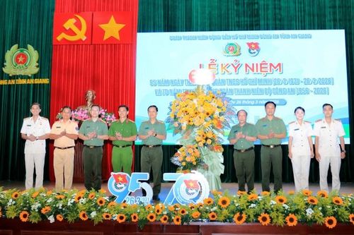Công an tỉnh An Giang tuyên dương 90 đảng viên trẻ tiêu biểu, đoàn viên tiên tiến làm theo lời Bác năm 2026