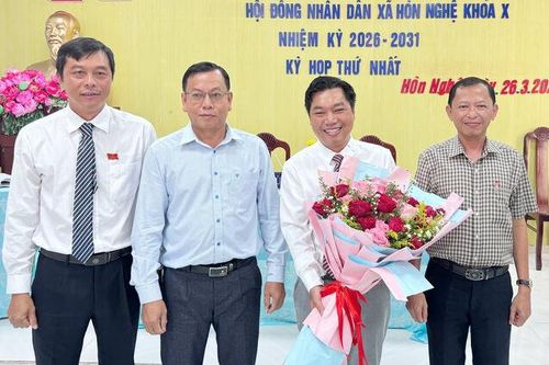 Hòn Nghệ bầu Thường trực HĐND, UBND xã