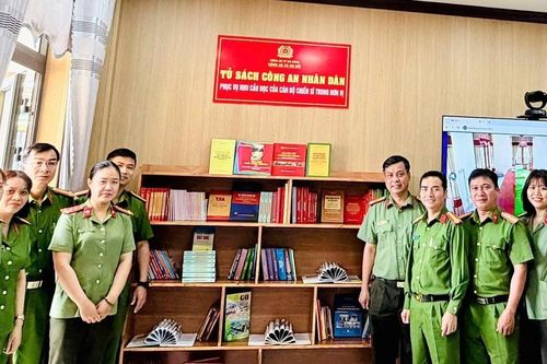 Ra mắt 'Tủ sách Công an nhân dân'