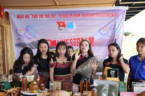 Phiên chợ đặc biệt