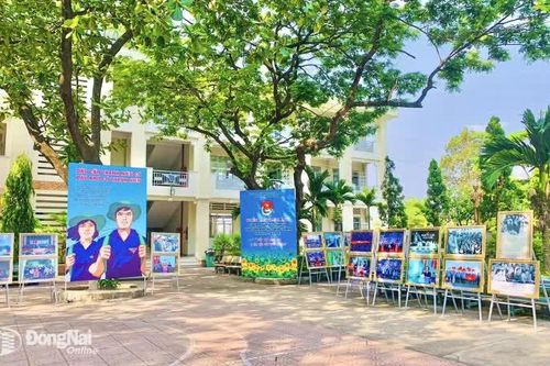 Triển lãm 220 hình ảnh Tuổi trẻ Đồng Nai tự hào tiến bước dưới cờ Đảng