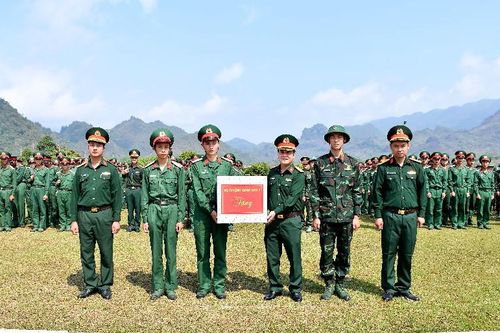 Quyết tâm hoàn thành xuất sắc nhiệm vụ huấn luyện chiến sĩ mới