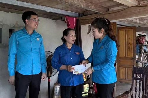 Công đoàn phường Nghĩa Lộ thăm hỏi, hỗ trợ đoàn viên bị thiệt hại do giông lốc