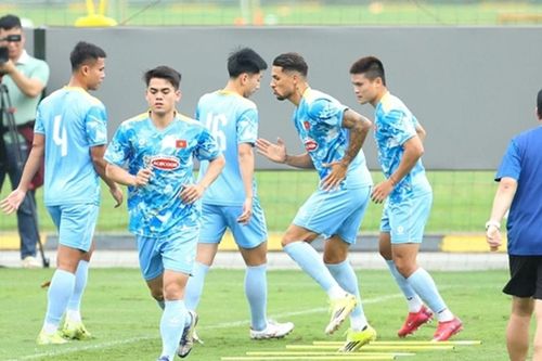 HLV Kim Sang-sik đấu trí cựu sao Ngoại hạng Anh: Chờ 'cú đấm' từ bộ đôi nhập tịch