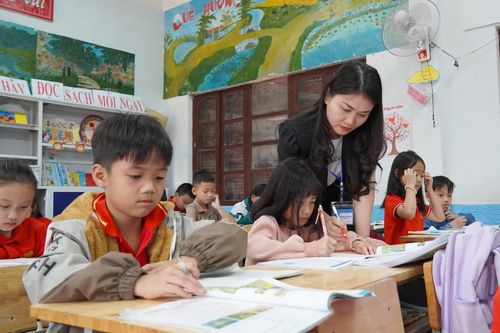 Chật vật xây dựng trường đạt chuẩn