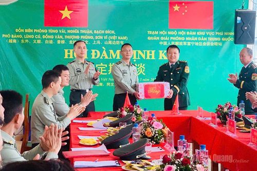 Hội đàm giữa 8 Đồn Biên phòng tỉnh Tuyên Quang với Trạm Hội ngộ hội đàm khu vực Phú Ninh (Trung Quốc)