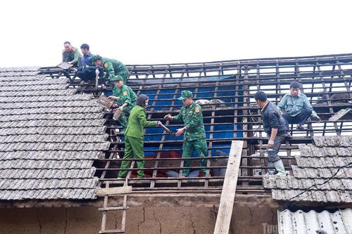 Lực lượng vũ trang giúp dân khắc phục hậu quả thiên tai