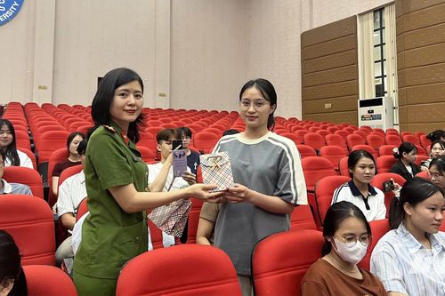 Phấn đấu đến cuối năm 2026 ít nhất 40% xã, phường không có ma túy