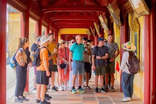 Du khách nườm nượp đổ về Đại Nội Huế ngày 26/3