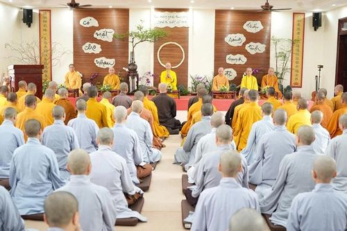 Hà Nội: Khóa tu xuất sĩ 'Thắp sáng tình huynh đệ' tại chùa Vạn Phúc