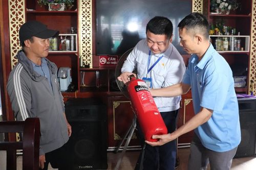 Tăng cường kiểm tra tàu du lịch trên Vịnh Hạ Long trước cao điểm du lịch