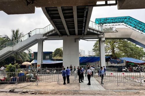 Giải tỏa bãi đỗ xe tự phát khu vực nhà ga đường sắt Cát Linh - Hà Đông
