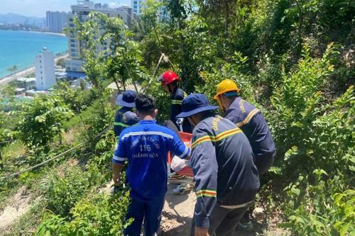 Cứu nạn nữ du khách đến từ Australia bị ngất xỉu khi leo núi Cô Tiên ở Nha Trang